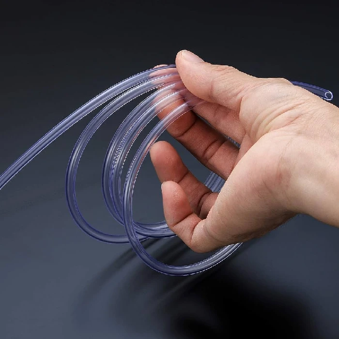 Tubo plástico transparente